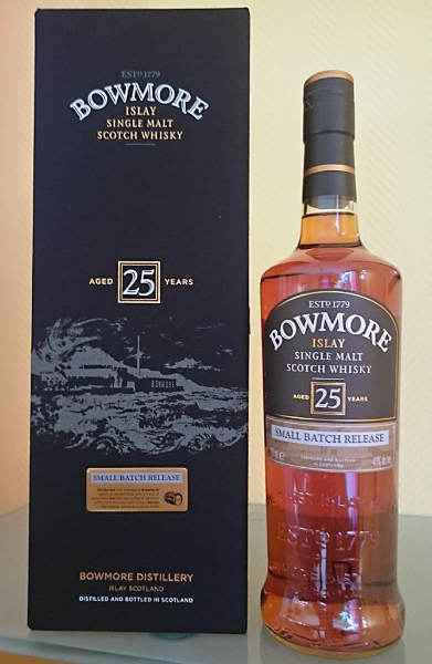 Bowmore The Single Malts of Scotland 25 yr Whiskey 750ml