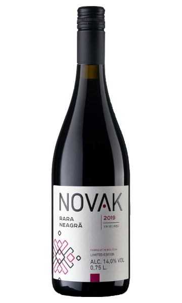 Novak Rara Neagra bottle