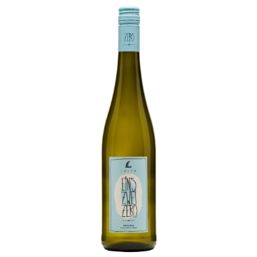 Leitz Eins Zwei Zero Riesling bottle